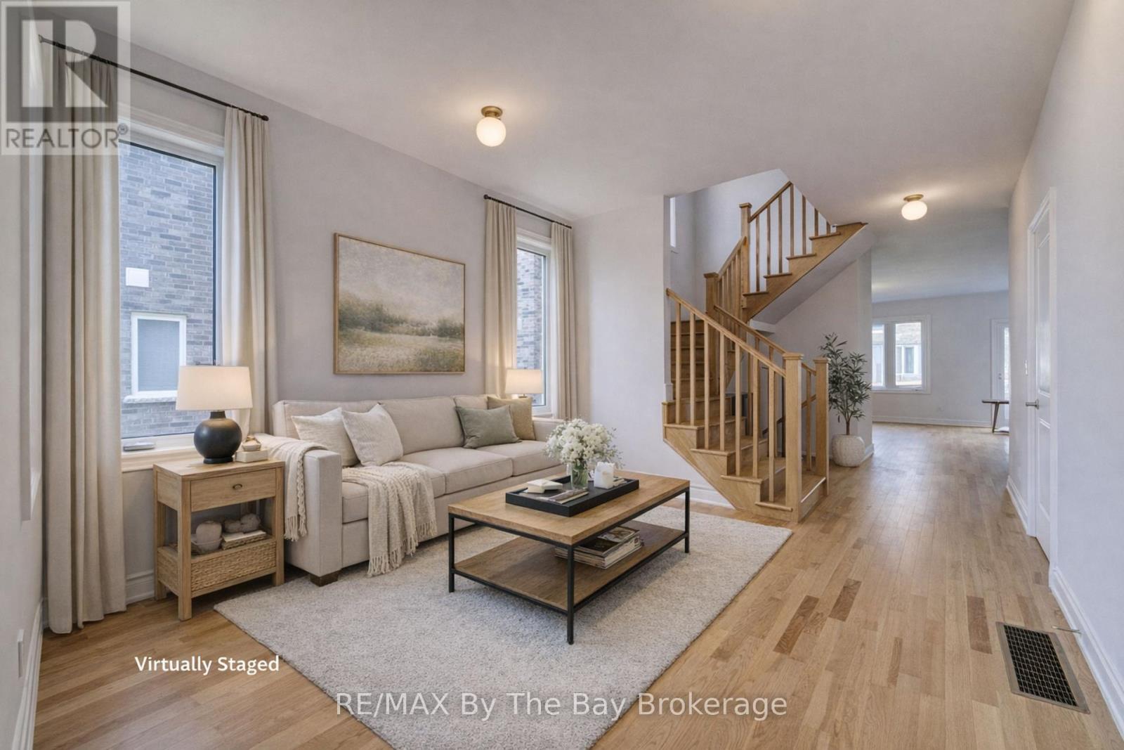 39 Lisa Street, Wasaga Beach, Ontario  L9Z 1J9 - Photo 3 - S12746102