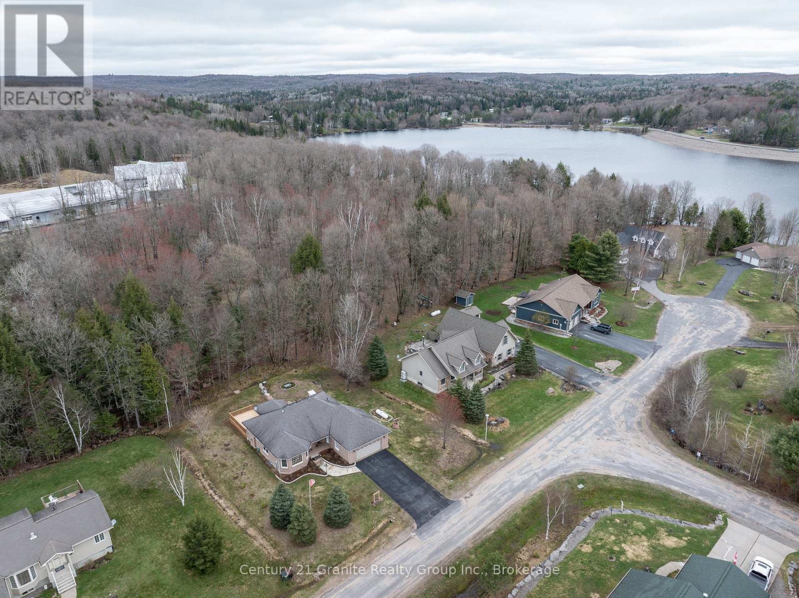 117 Halbiem Crescent, Dysart Et Al (Dysart), Ontario  K0M 1S0 - Photo 43 - X12746120