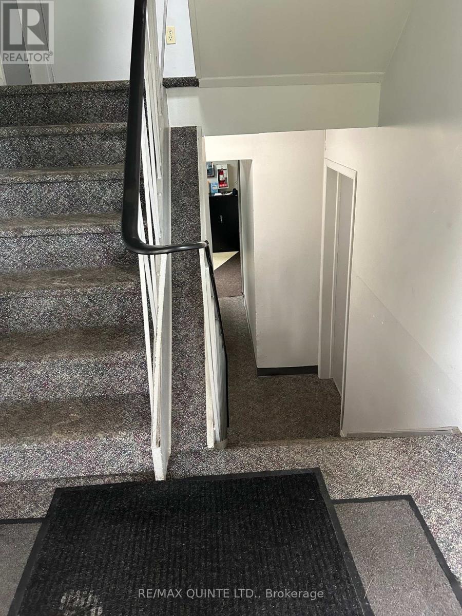 1 - 29 Mcnichol Avenue, Quinte West (Trenton Ward), Ontario  K8V 2R5 - Photo 4 - X12746072