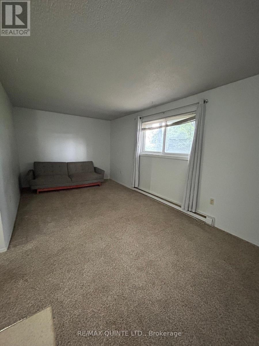 1 - 29 Mcnichol Avenue, Quinte West (Trenton Ward), Ontario  K8V 2R5 - Photo 7 - X12746072