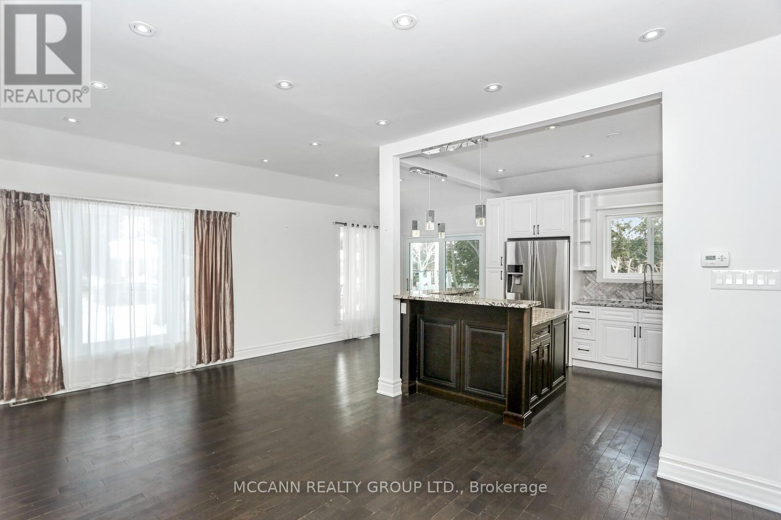 Aurora - 81 Aurora Heights Drive, Aurora (Aurora Heights), Ontario  L4G 2X1 - Photo 11 - N12746132