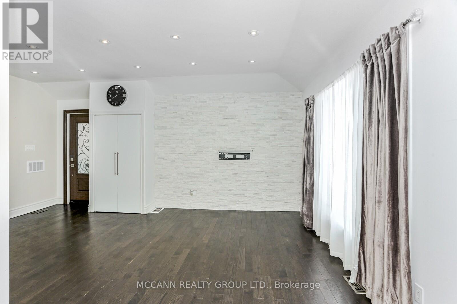 Aurora - 81 Aurora Heights Drive, Aurora (Aurora Heights), Ontario  L4G 2X1 - Photo 13 - N12746132