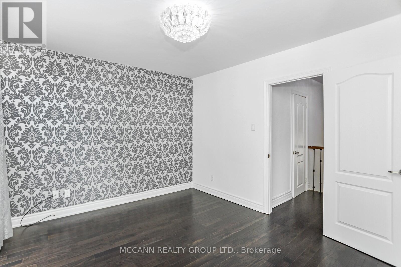 Aurora - 81 Aurora Heights Drive, Aurora (Aurora Heights), Ontario  L4G 2X1 - Photo 18 - N12746132