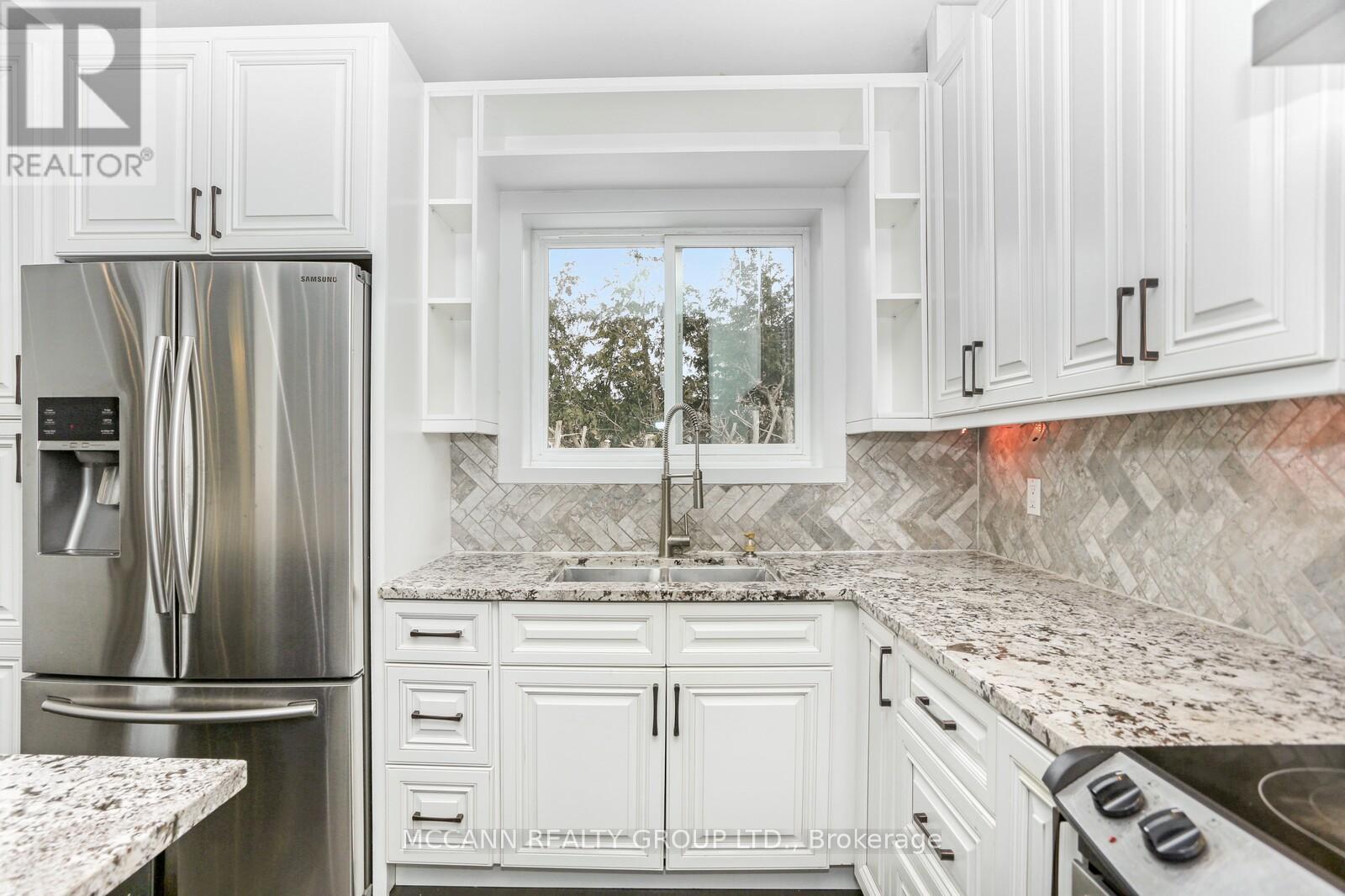 Aurora - 81 Aurora Heights Drive, Aurora (Aurora Heights), Ontario  L4G 2X1 - Photo 6 - N12746132