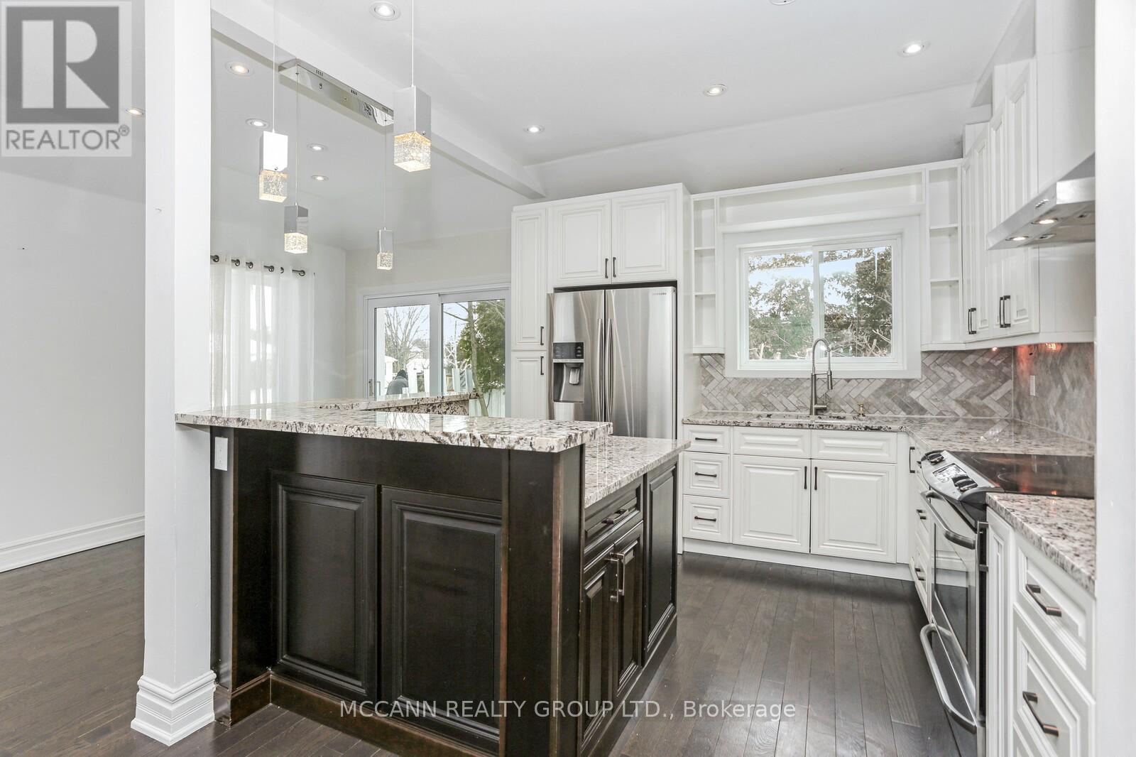 Aurora - 81 Aurora Heights Drive, Aurora (Aurora Heights), Ontario  L4G 2X1 - Photo 8 - N12746132