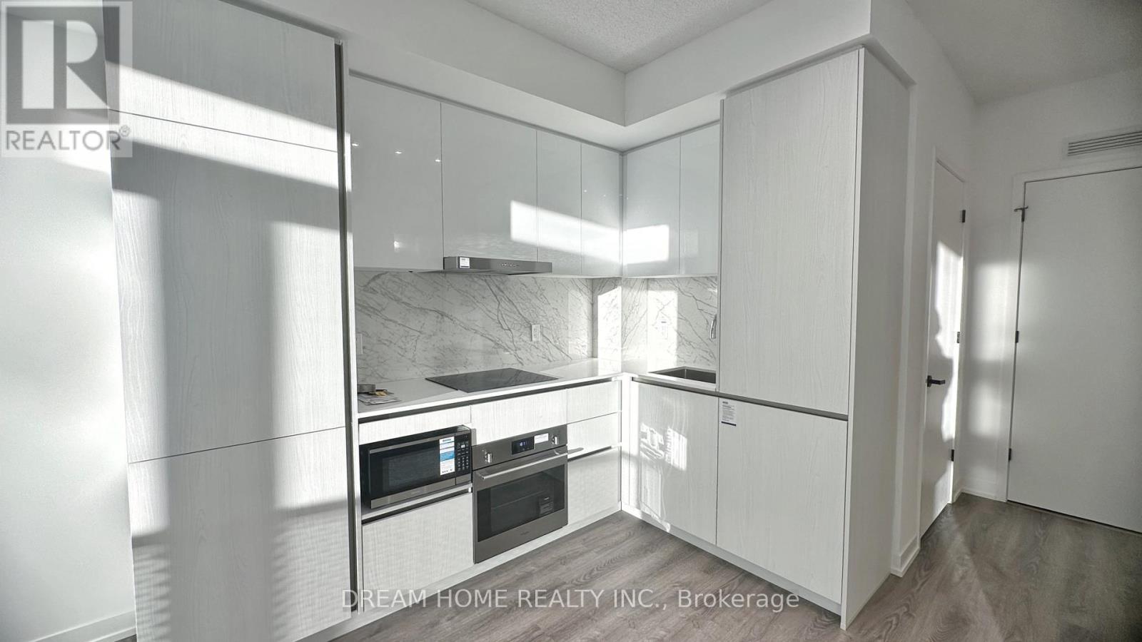 1915 - 8 Interchange Way, Vaughan (Vaughan Corporate Centre), Ontario  L4K 0R2 - Photo 6 - N12746162