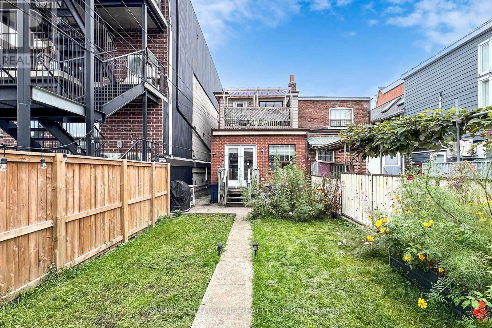 515 Ossington Avenue, Toronto, Ontario  M6G 3T3 - Photo 5 - C12593278