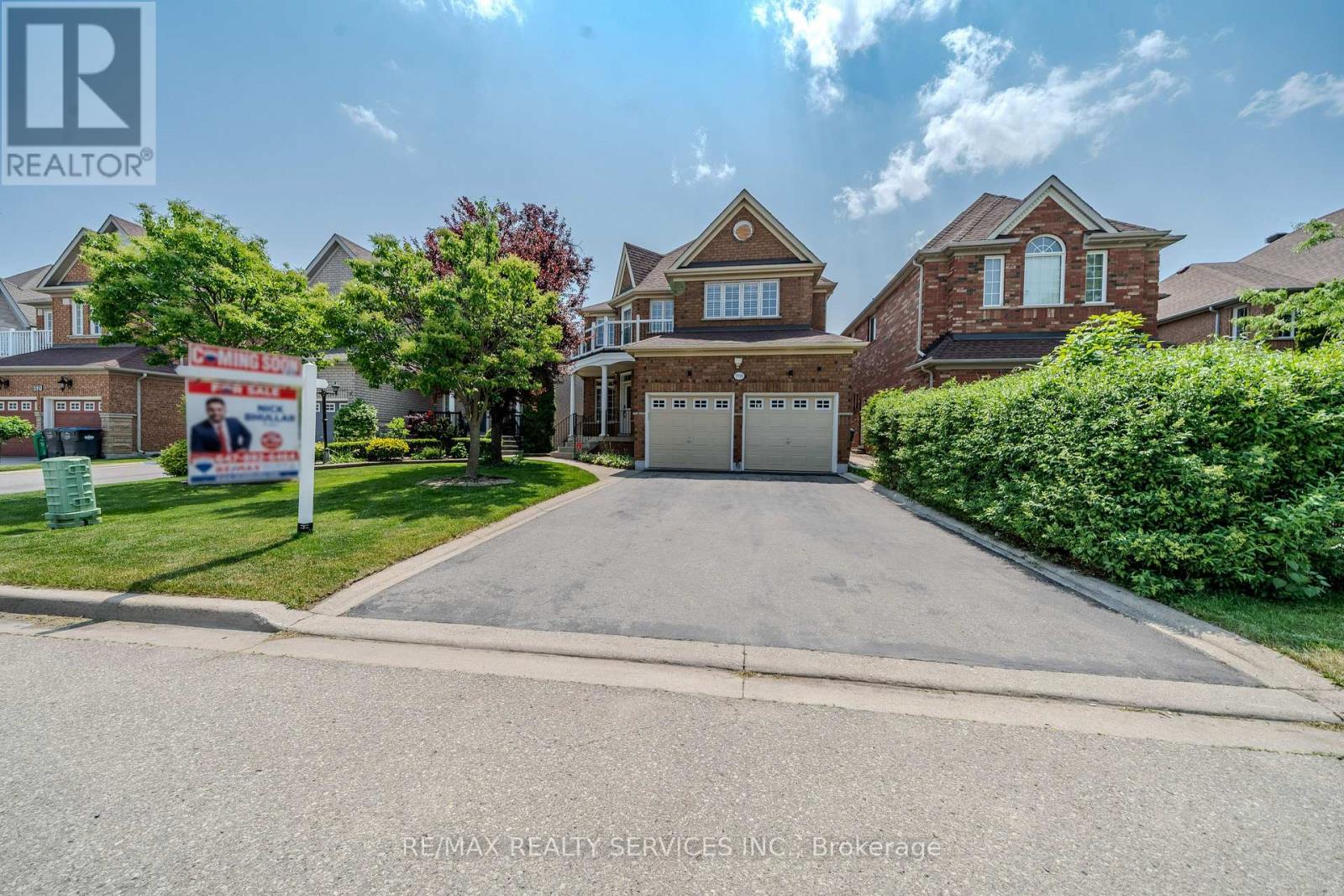 5918 Bassinger Place, Mississauga (Churchill Meadows), Ontario  L5M 6K5 - Photo 4 - W12746104