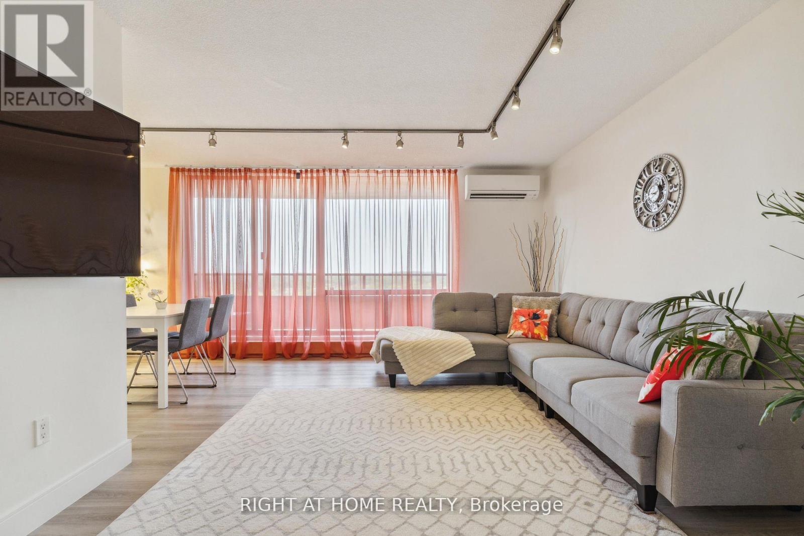 1004 - 2929 Aquitaine Avenue, Mississauga (Meadowvale), Ontario  L5N 2C7 - Photo 3 - W12746128