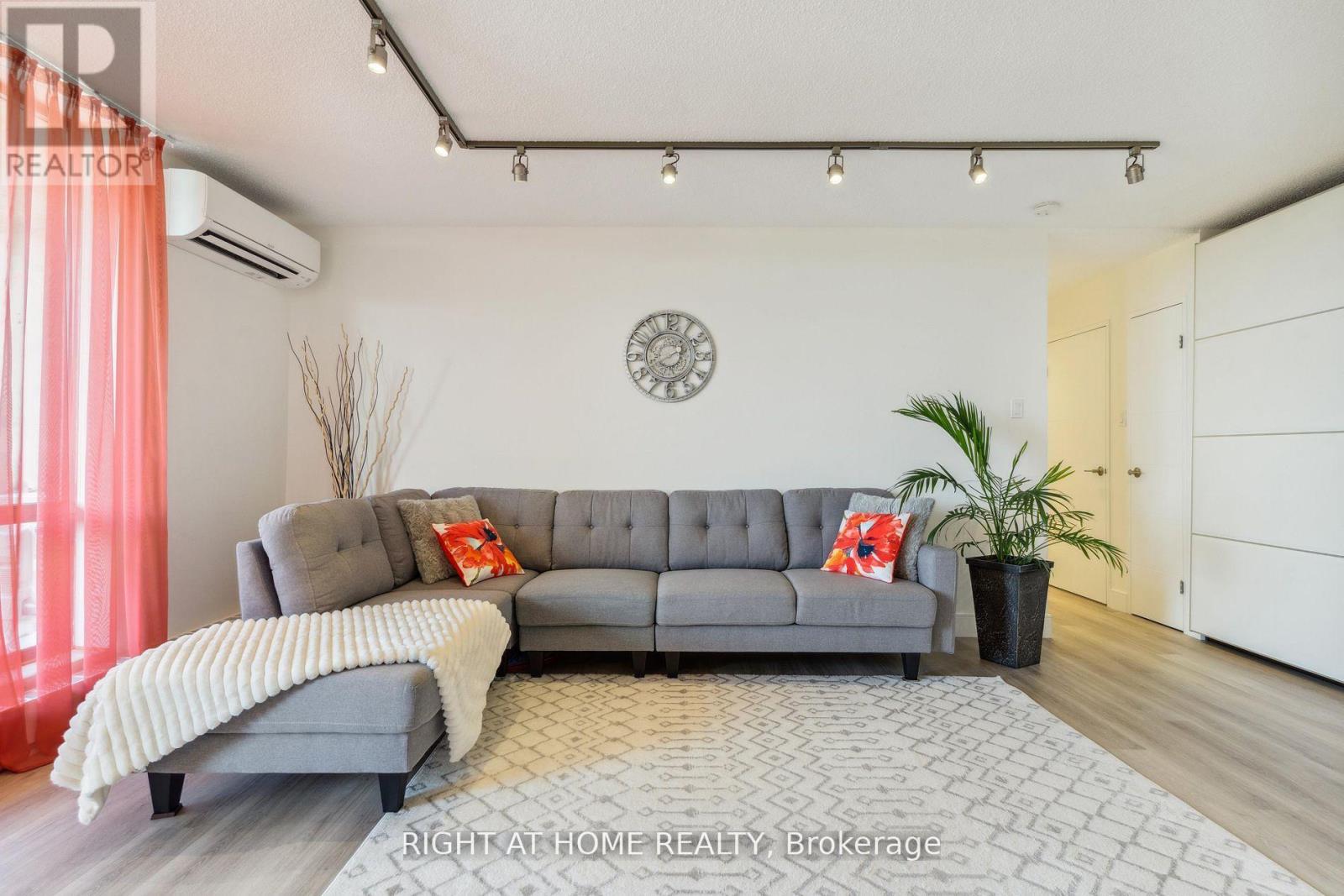 1004 - 2929 Aquitaine Avenue, Mississauga (Meadowvale), Ontario  L5N 2C7 - Photo 4 - W12746128