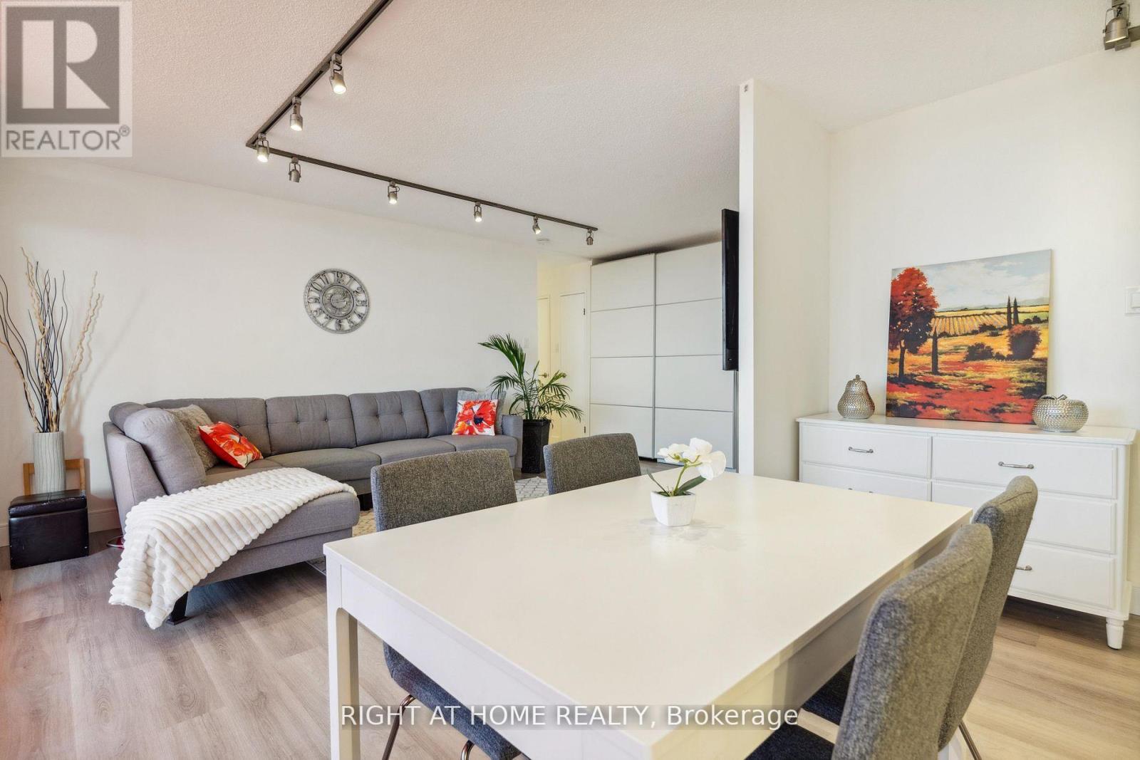 1004 - 2929 Aquitaine Avenue, Mississauga (Meadowvale), Ontario  L5N 2C7 - Photo 9 - W12746128