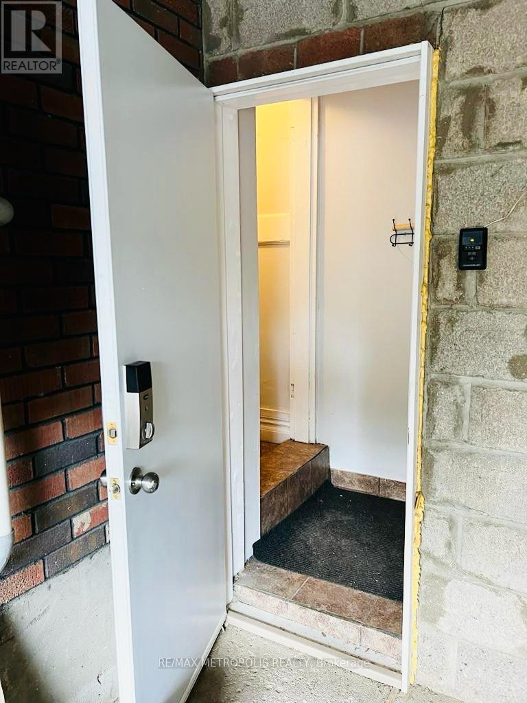 Bsmt - 78 Harold Street, Brampton (Downtown Brampton), Ontario  L6Y 1E4 - Photo 9 - W12746140