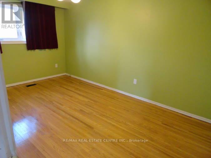 879 Consort Crescent, Mississauga (Erindale), Ontario  L5C 1J8 - Photo 10 - W12746150