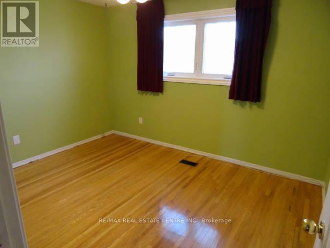 879 Consort Crescent, Mississauga (Erindale), Ontario  L5C 1J8 - Photo 12 - W12746150