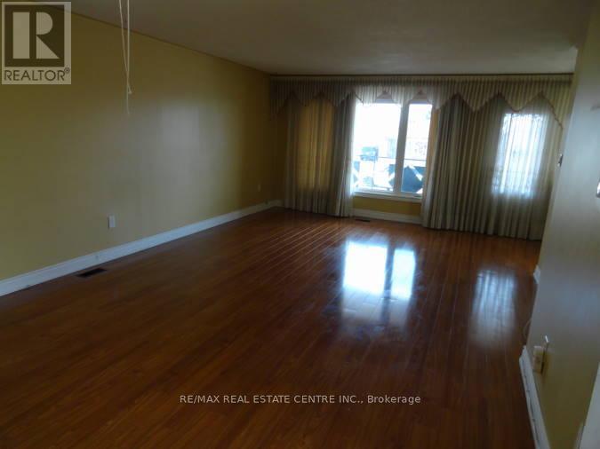 879 Consort Crescent, Mississauga (Erindale), Ontario  L5C 1J8 - Photo 3 - W12746150