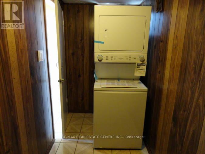 879 Consort Crescent, Mississauga (Erindale), Ontario  L5C 1J8 - Photo 7 - W12746150