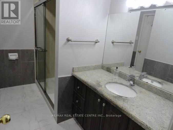 879 Consort Crescent, Mississauga (Erindale), Ontario  L5C 1J8 - Photo 8 - W12746150