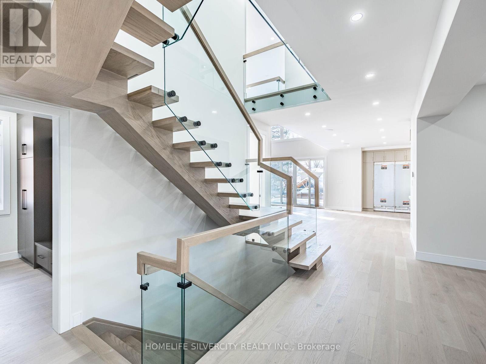 1078 Cherriebell Rd Road, Mississauga (Lakeview), Ontario  L5E 2R3 - Photo 4 - W12746156