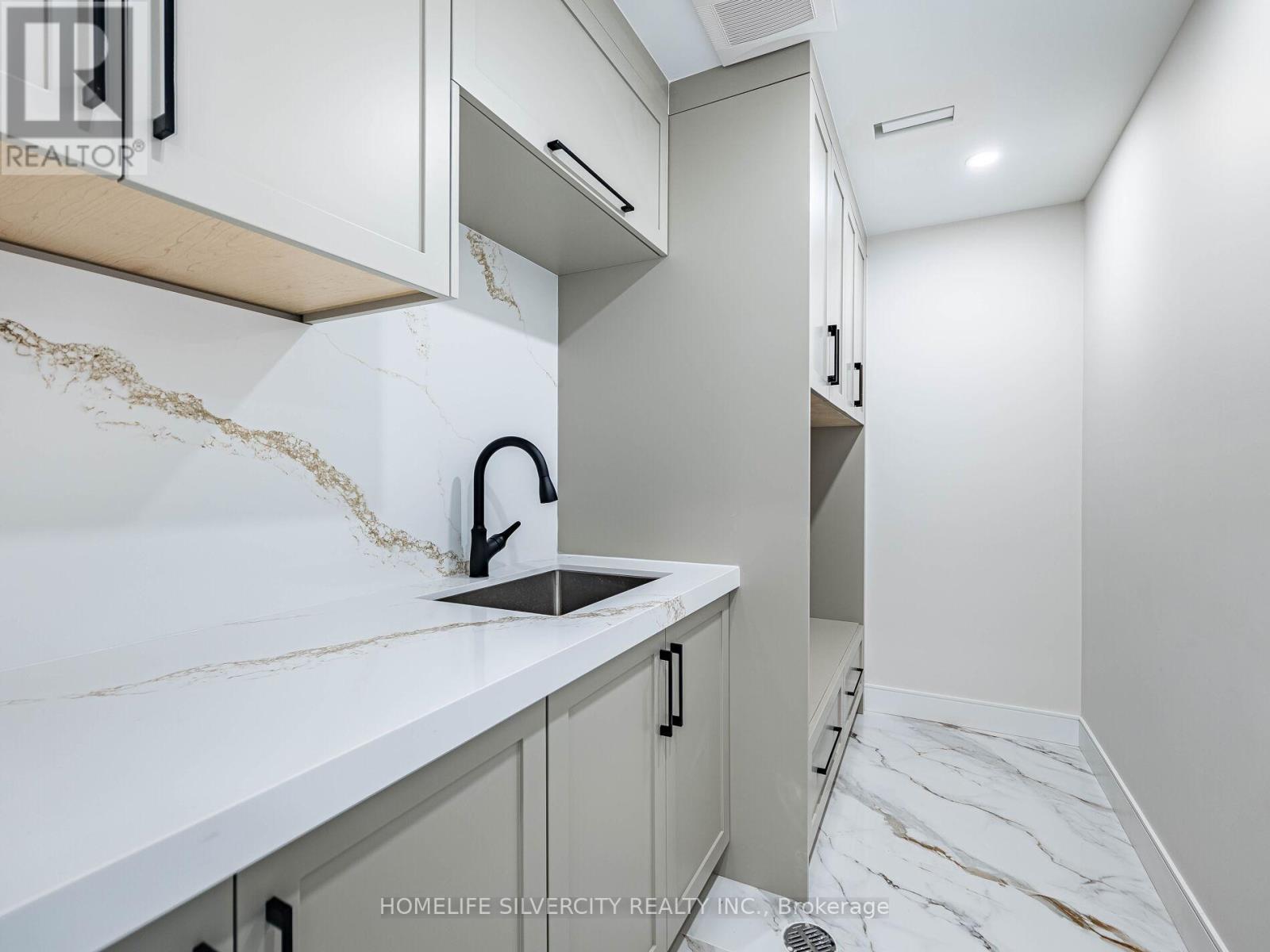 1078 Cherriebell Rd Road, Mississauga (Lakeview), Ontario  L5E 2R3 - Photo 45 - W12746156