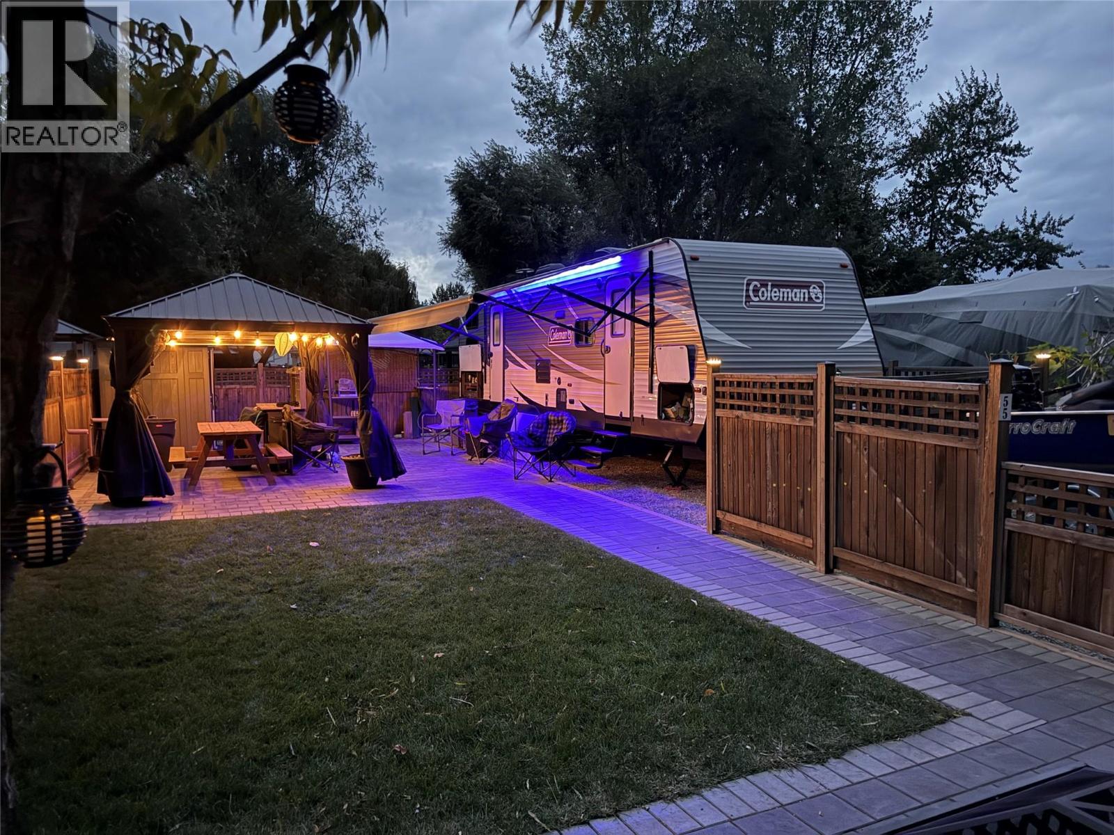 55 Cottonwood Drive N, Lee Creek, British Columbia  V0E 1M4 - Photo 3 - 10365930