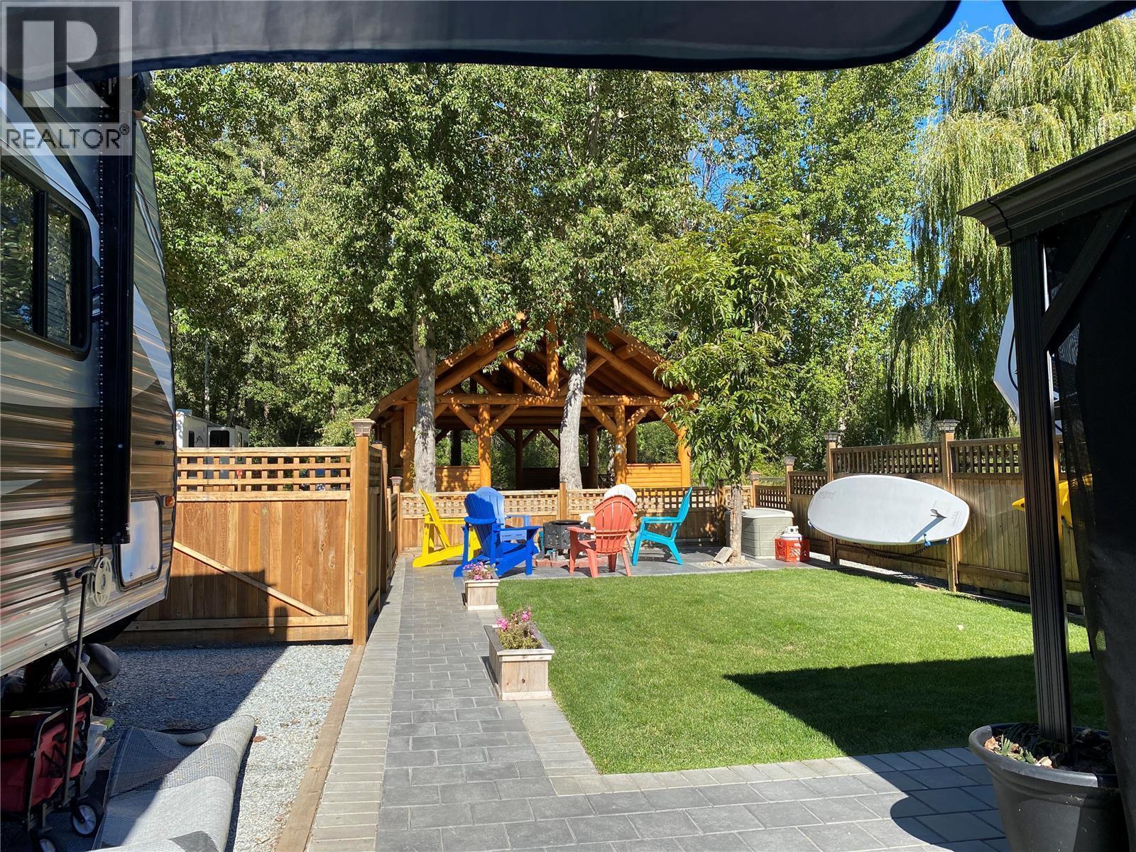 55 Cottonwood Drive N, Lee Creek, British Columbia  V0E 1M4 - Photo 4 - 10365930