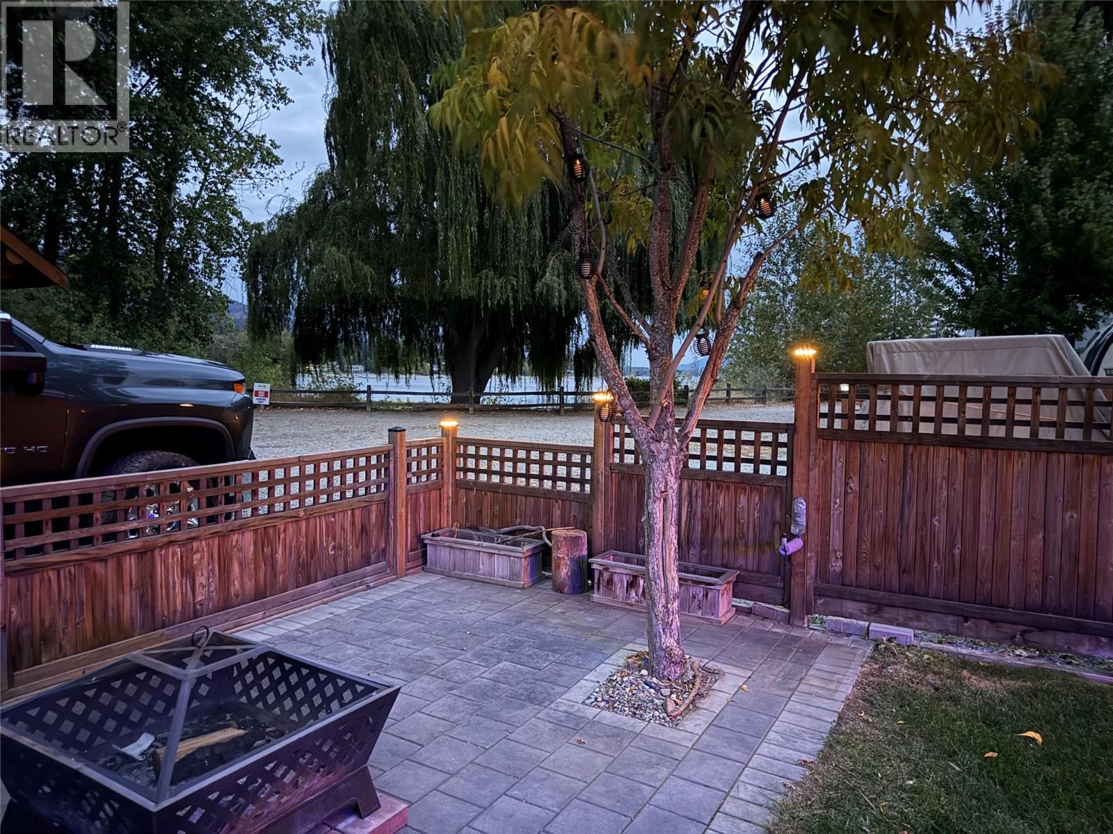 55 Cottonwood Drive N, Lee Creek, British Columbia  V0E 1M4 - Photo 2 - 10365930