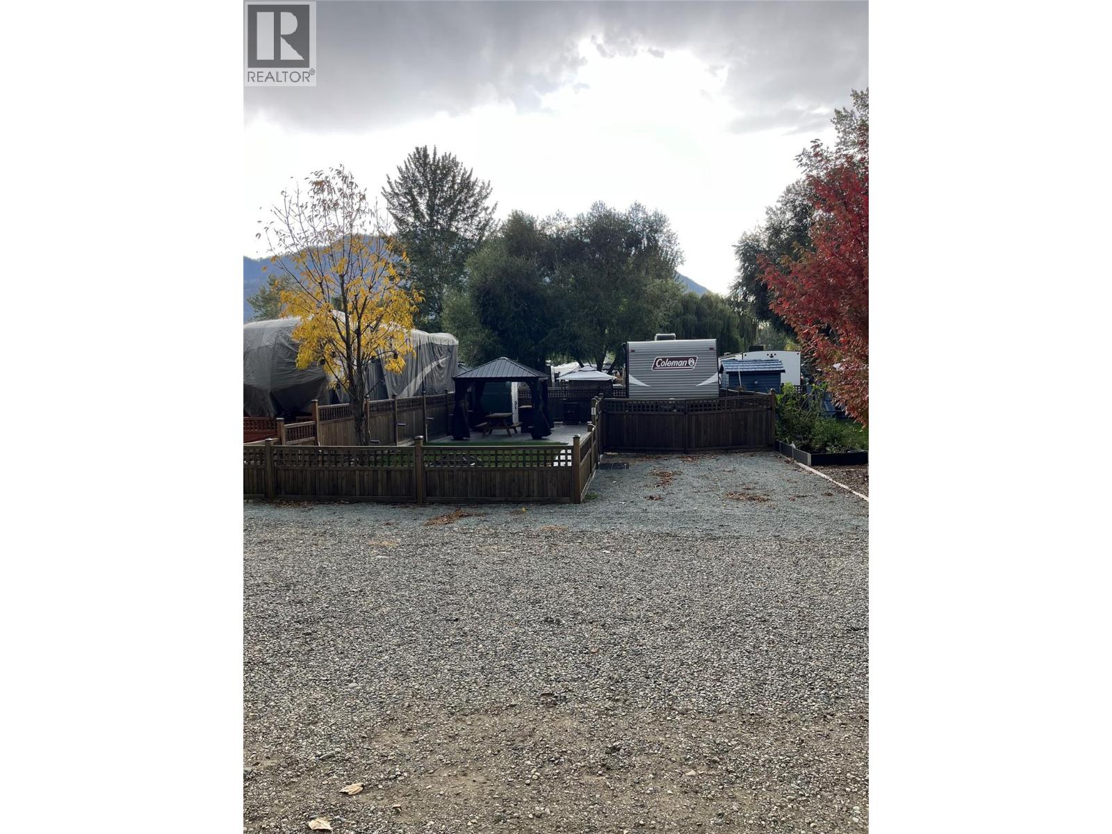 55 Cottonwood Drive N, Lee Creek, British Columbia  V0E 1M4 - Photo 15 - 10365930