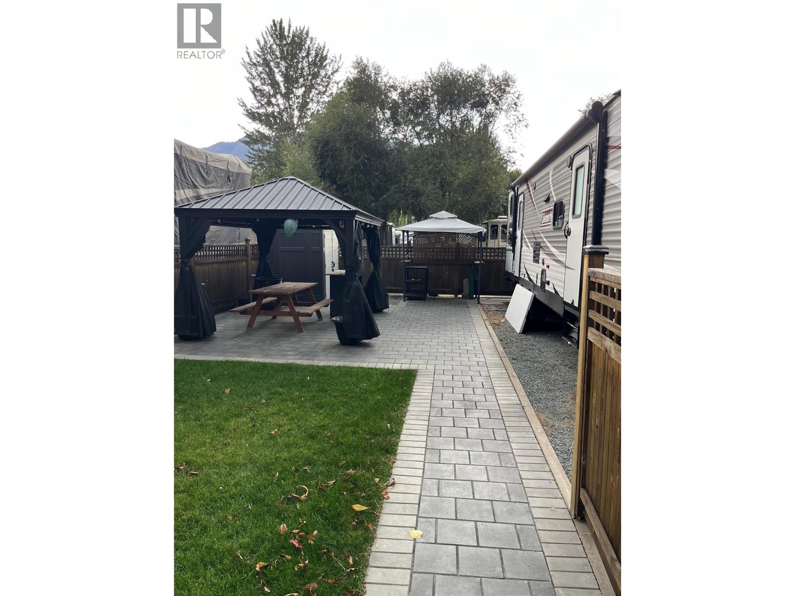 55 Cottonwood Drive N, Lee Creek, British Columbia  V0E 1M4 - Photo 18 - 10365930