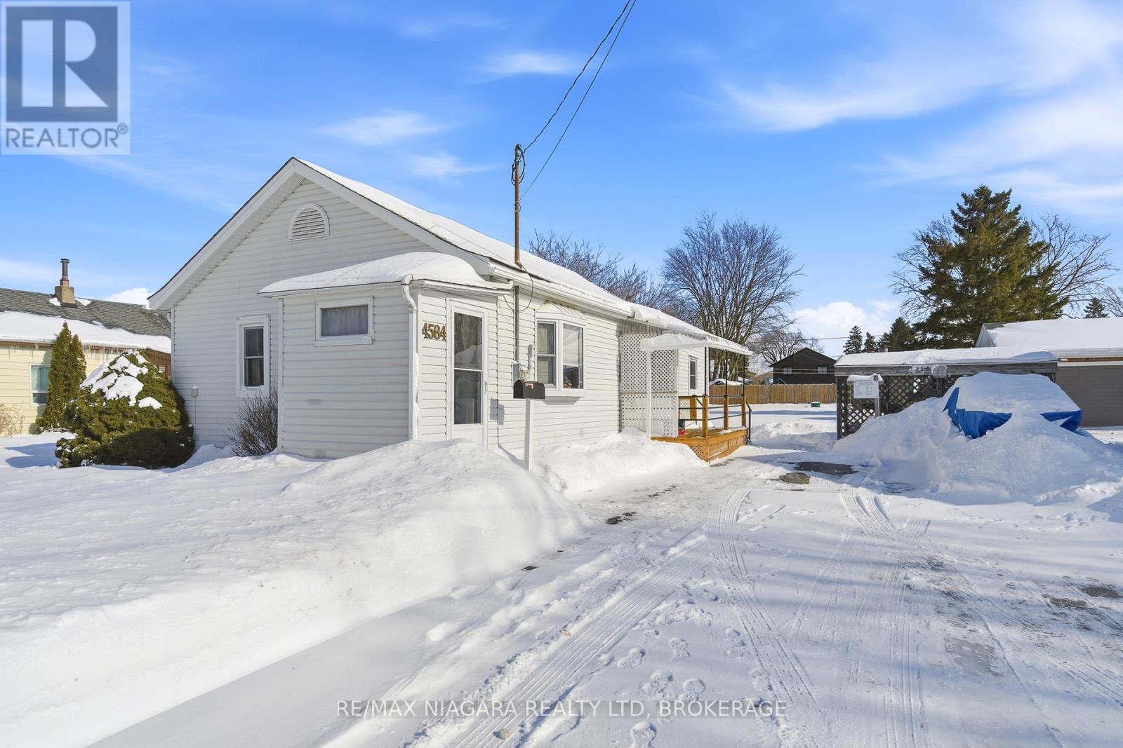 4584 Baldwin Avenue, Niagara Falls (Ascot), Ontario  L2H 1N8 - Photo 2 - X12746194