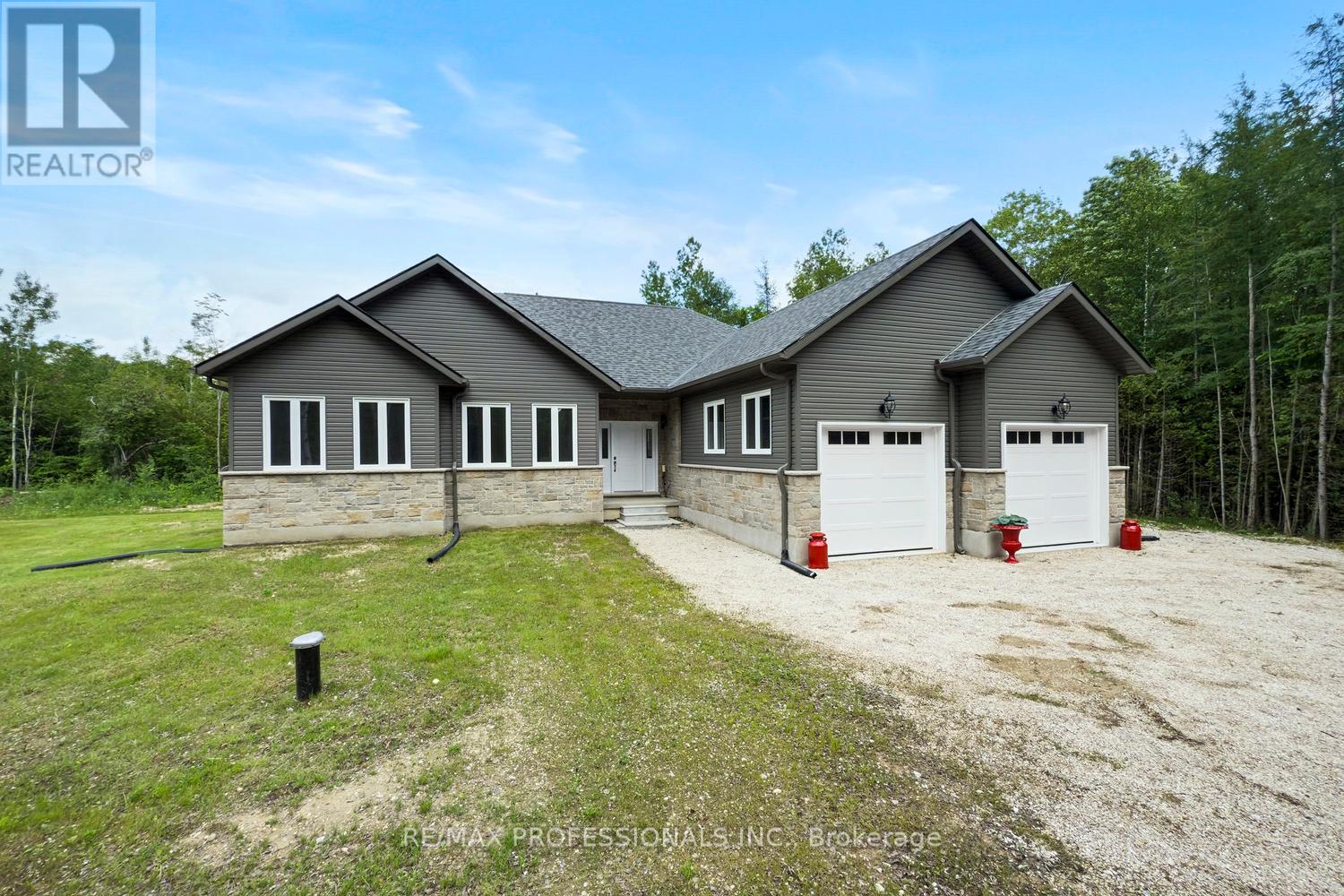 734565 West Back Line, Grey Highlands, Ontario  N0C 1H0 - Photo 3 - X12332379