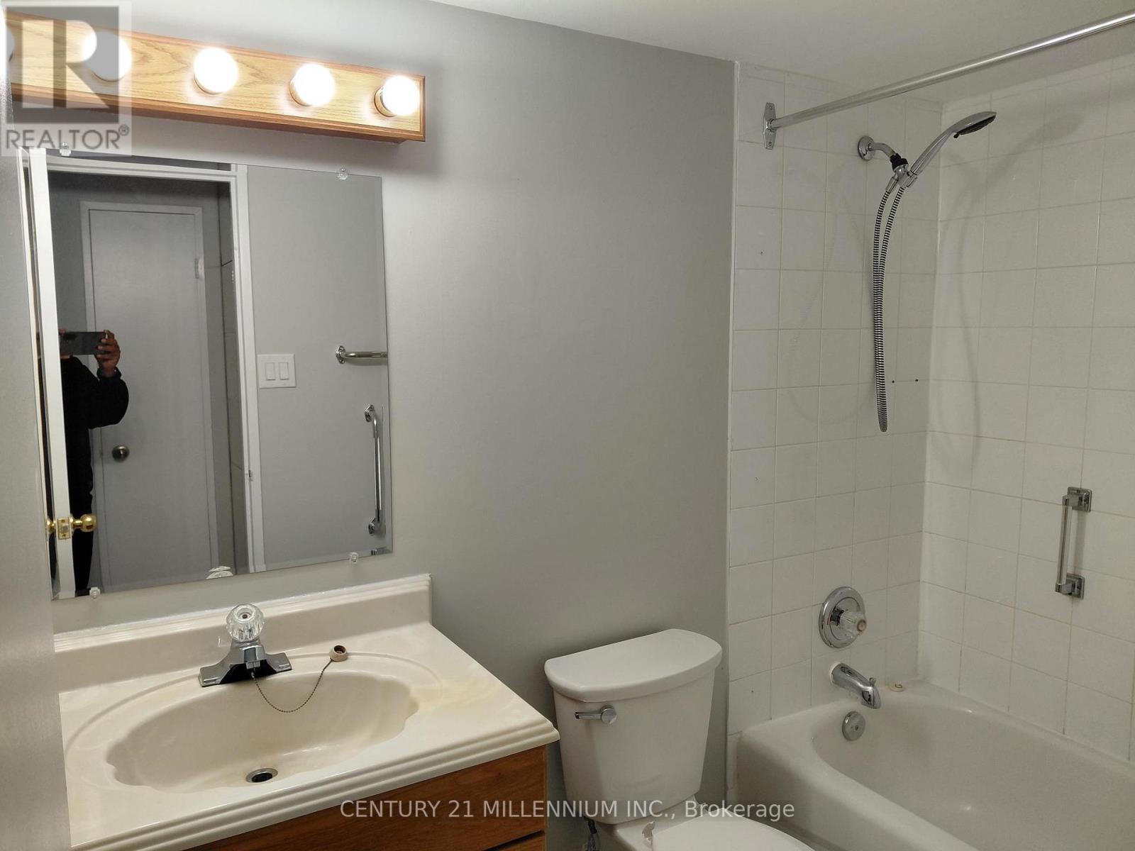 1903 - 15 Kensington Road, Brampton, Ontario  L6T 3W2 - Photo 5 - W12746192