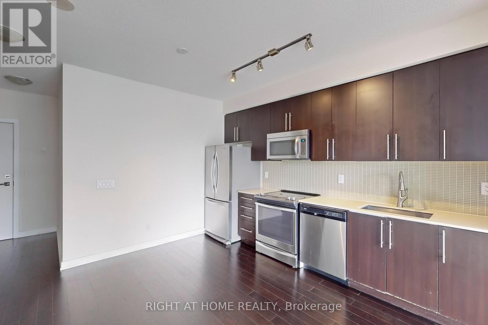 1008 - 4011 Brickstone Mews E, Mississauga, Ontario  L5B 0G3 - Photo 10 - W12746208