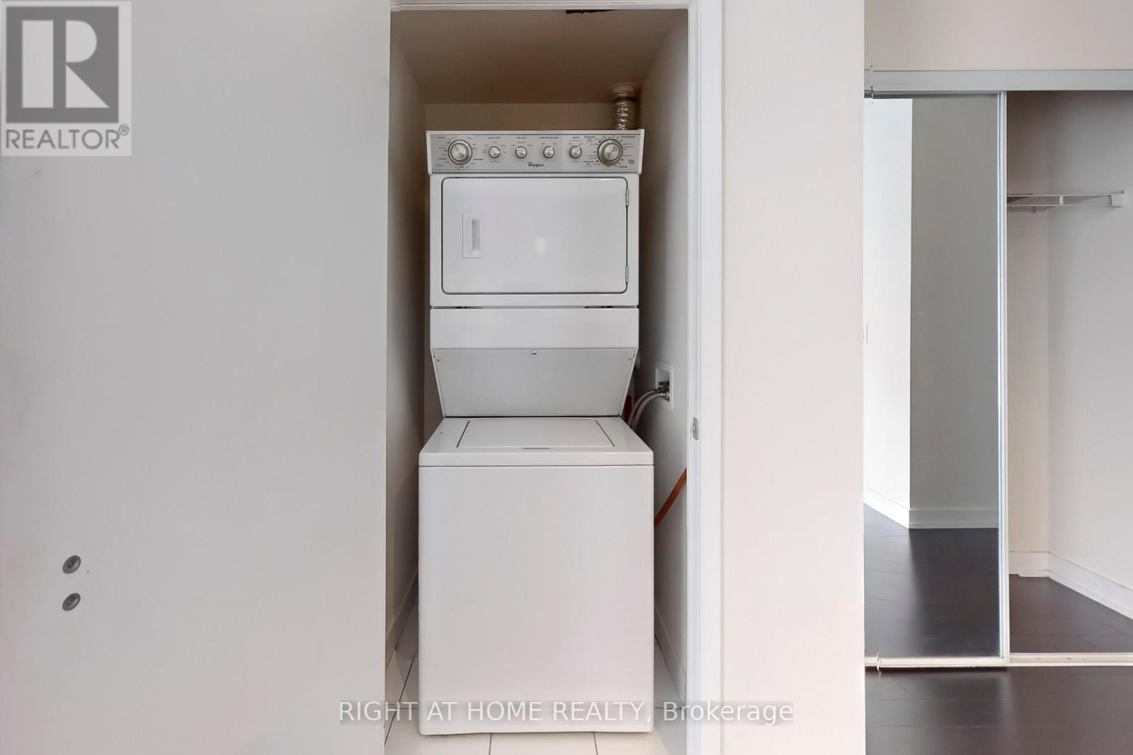 1008 - 4011 Brickstone Mews E, Mississauga, Ontario  L5B 0G3 - Photo 14 - W12746208