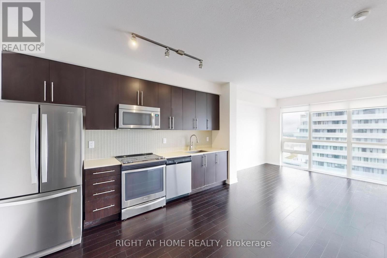 1008 - 4011 Brickstone Mews E, Mississauga, Ontario  L5B 0G3 - Photo 3 - W12746208