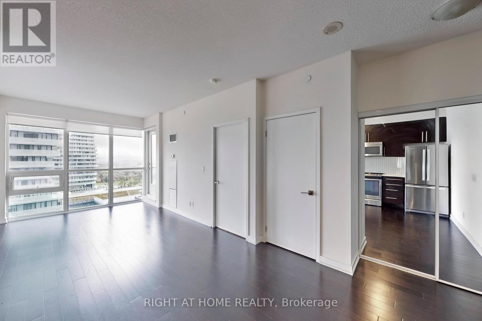 1008 - 4011 Brickstone Mews E, Mississauga, Ontario  L5B 0G3 - Photo 4 - W12746208