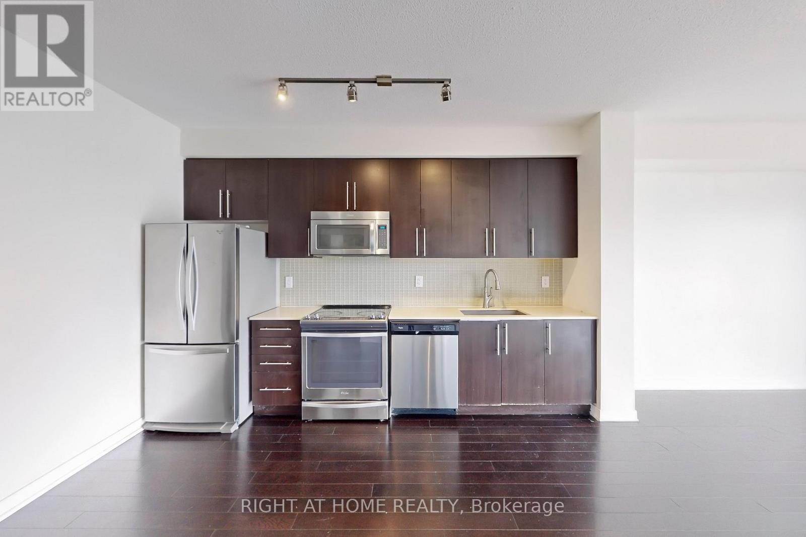 1008 - 4011 Brickstone Mews E, Mississauga, Ontario  L5B 0G3 - Photo 9 - W12746208