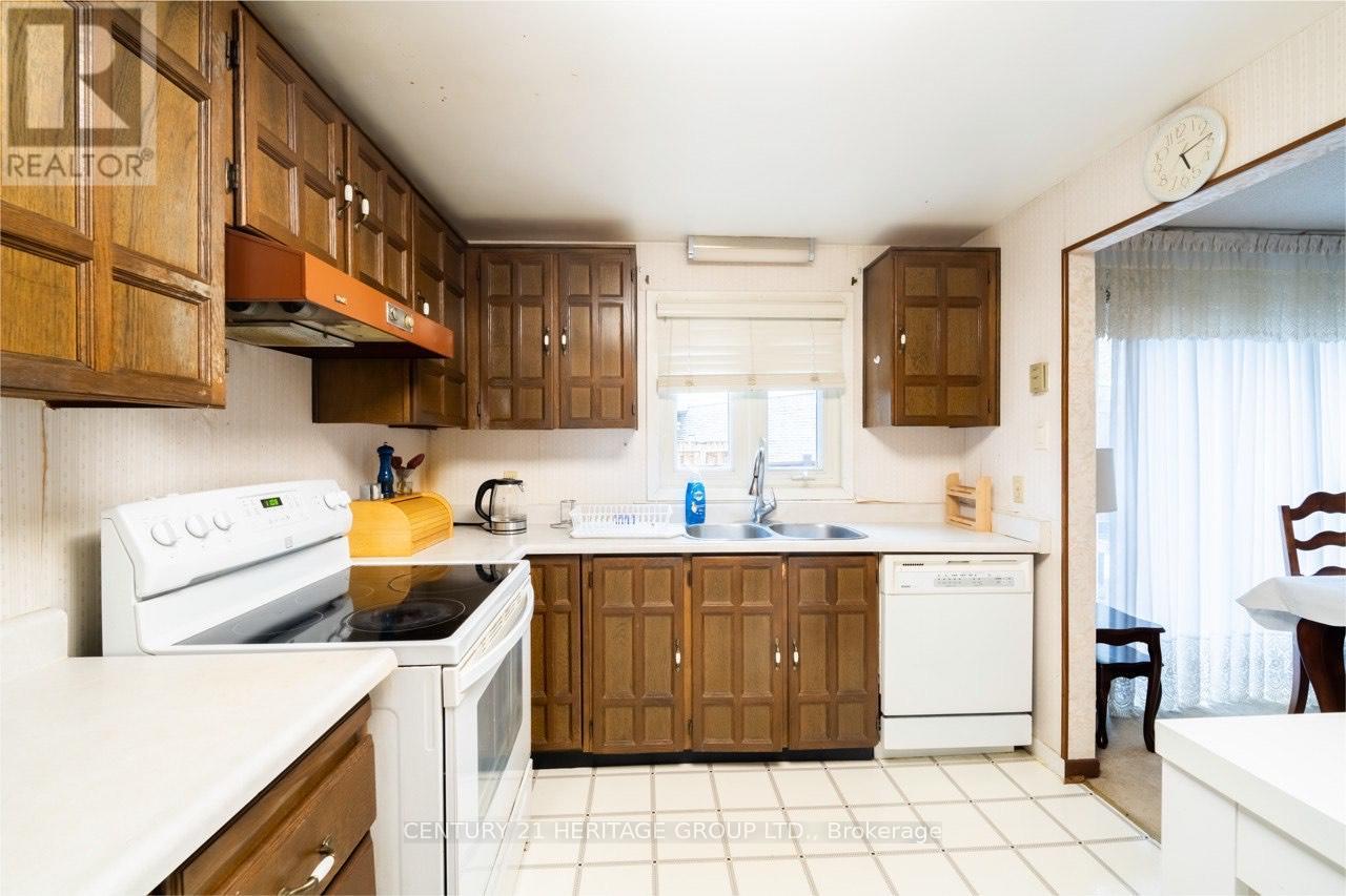 10 Antibes Drive, Toronto, Ontario  M2R 3K3 - Photo 7 - C12589374