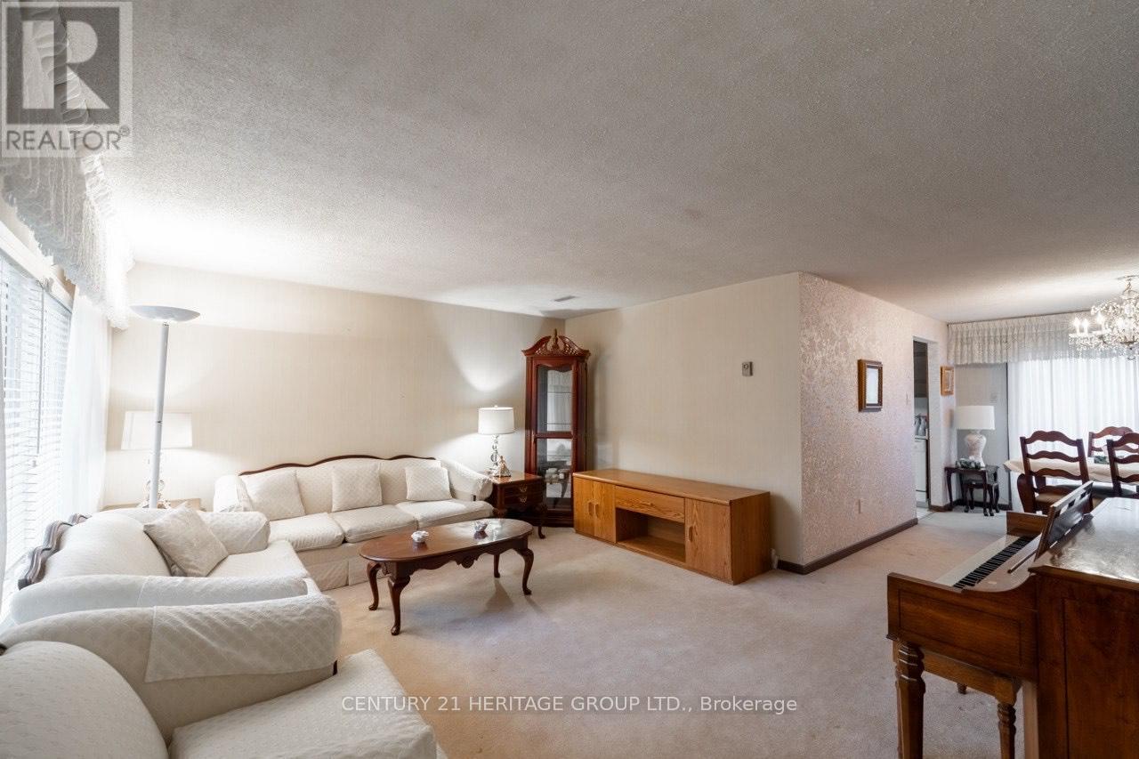 10 Antibes Drive, Toronto, Ontario  M2R 3K3 - Photo 3 - C12589374