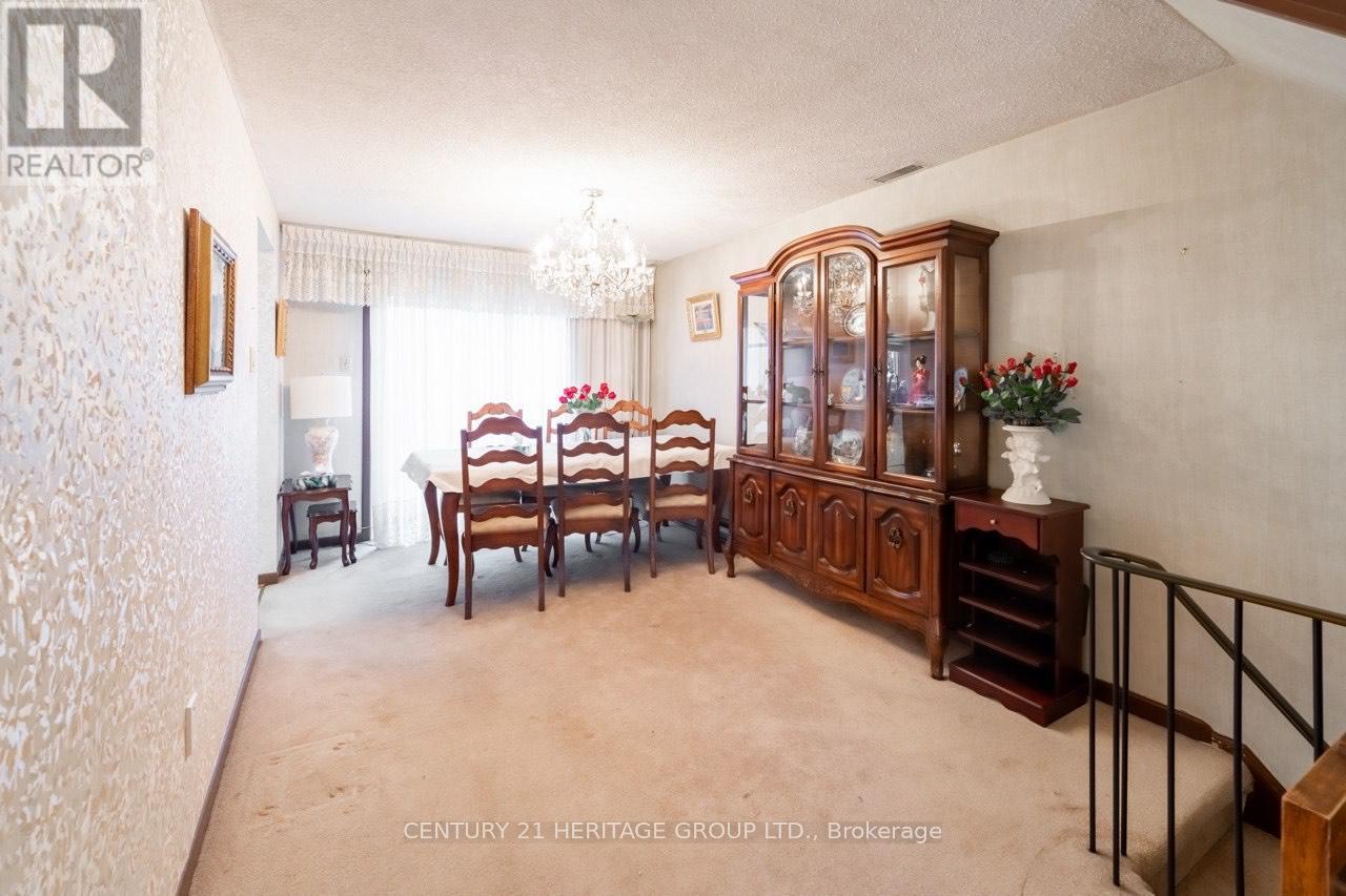 10 Antibes Drive, Toronto, Ontario  M2R 3K3 - Photo 5 - C12589374