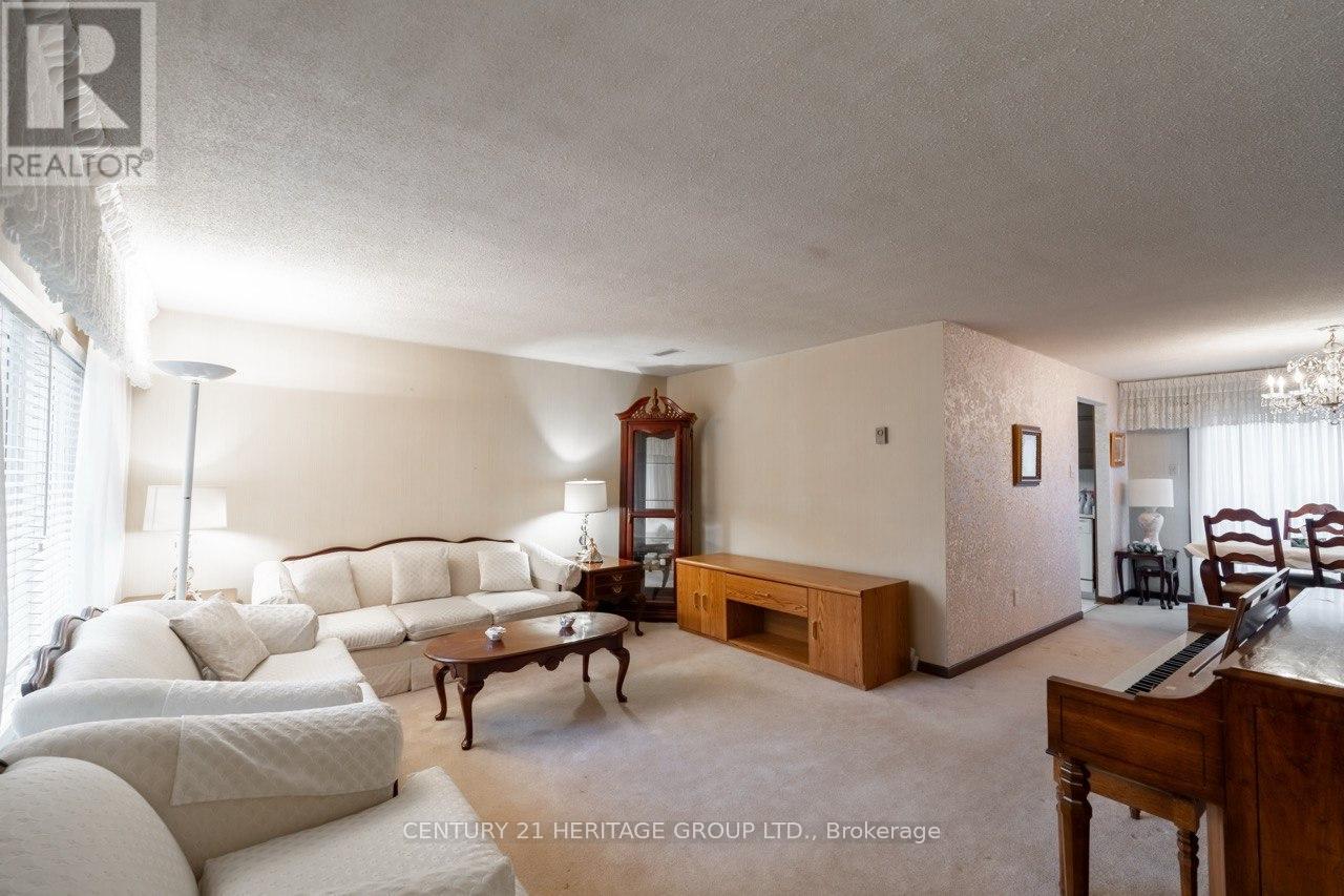 10 Antibes Drive, Toronto, Ontario  M2R 3K3 - Photo 4 - C12589374