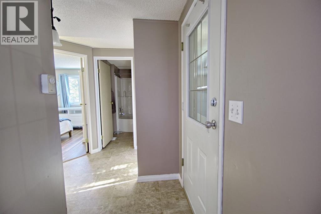 3315 31 Street, Lethbridge, Alberta  T1K 7K3 - Photo 2 - A2282963