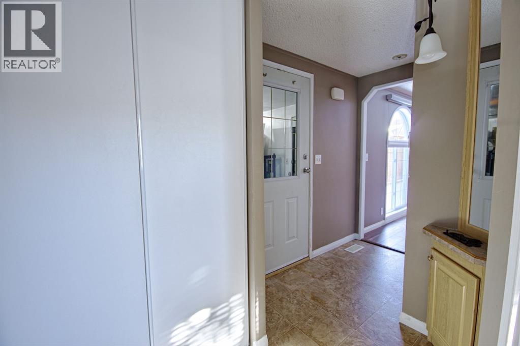 3315 31 Street, Lethbridge, Alberta  T1K 7K3 - Photo 3 - A2282963