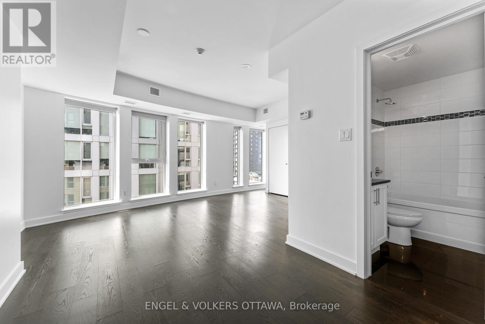 1104 - 40 Nepean Street, Ottawa, Ontario  K2P 0X5 - Photo 8 - X12746246