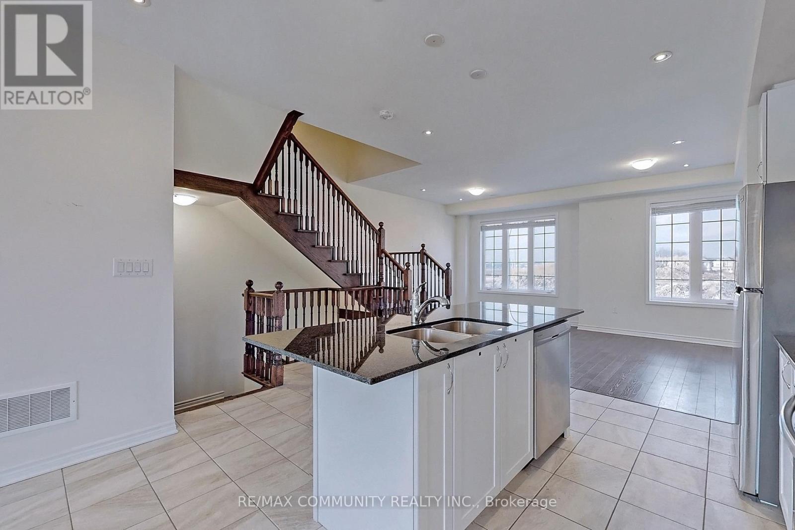 12 Fiesta Way, Whitby, Ontario  L1P 0H9 - Photo 10 - E12746290