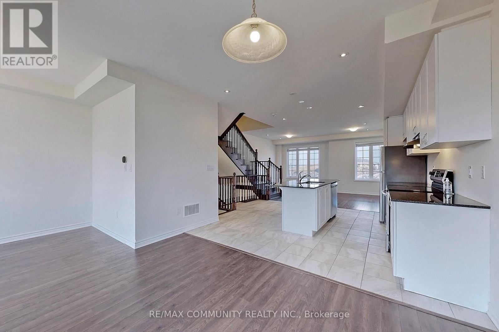 12 Fiesta Way, Whitby, Ontario  L1P 0H9 - Photo 11 - E12746290