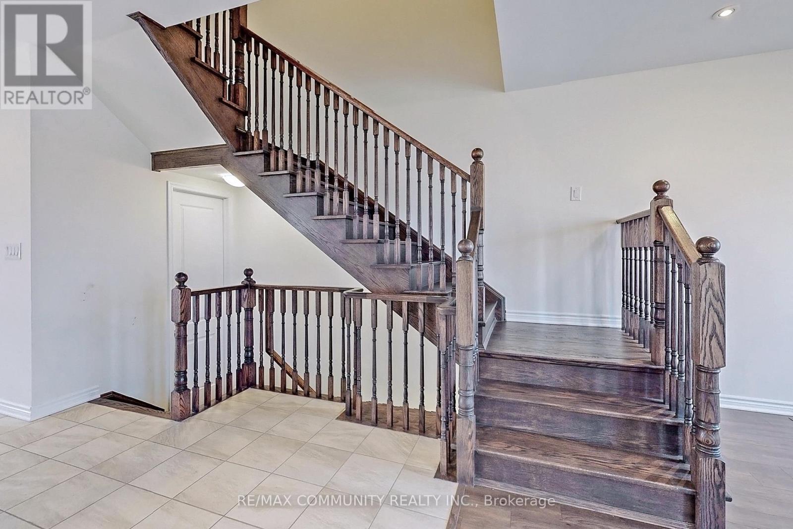 12 Fiesta Way, Whitby, Ontario  L1P 0H9 - Photo 16 - E12746290