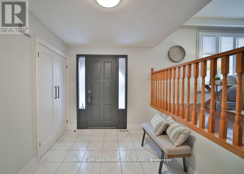 16 Mansfield Crescent, Whitby (Blue Grass Meadows), Ontario  L1N 6T4 - Photo 2 - E12746302