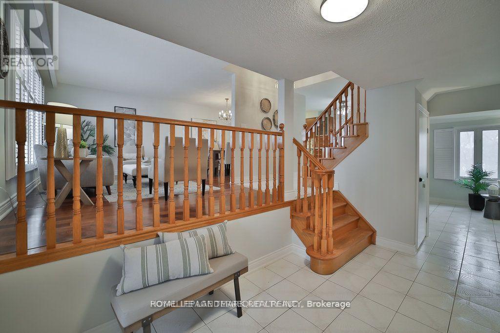 16 Mansfield Crescent, Whitby (Blue Grass Meadows), Ontario  L1N 6T4 - Photo 4 - E12746302