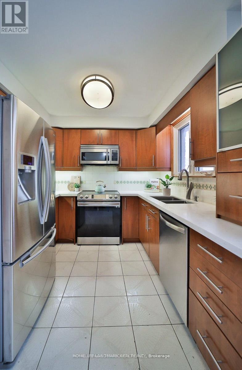 16 Mansfield Crescent, Whitby (Blue Grass Meadows), Ontario  L1N 6T4 - Photo 8 - E12746302