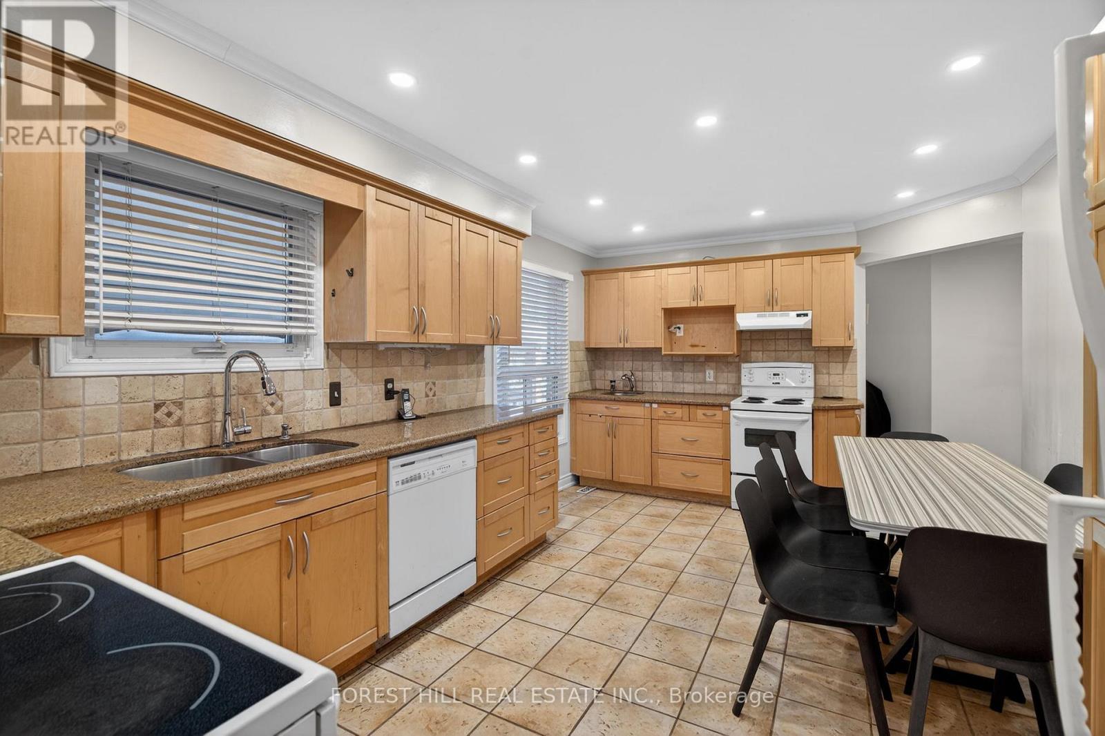 150 North Meadow Crescent, Vaughan, Ontario  L4J 3C5 - Photo 18 - N12746268